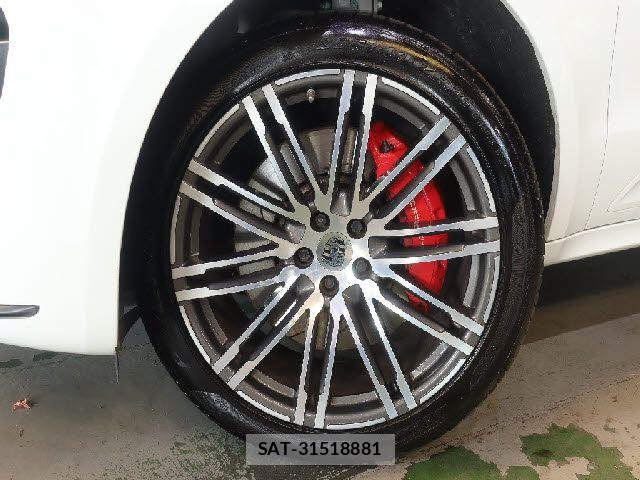 Porsche MACAN 2017-03 8372051-7