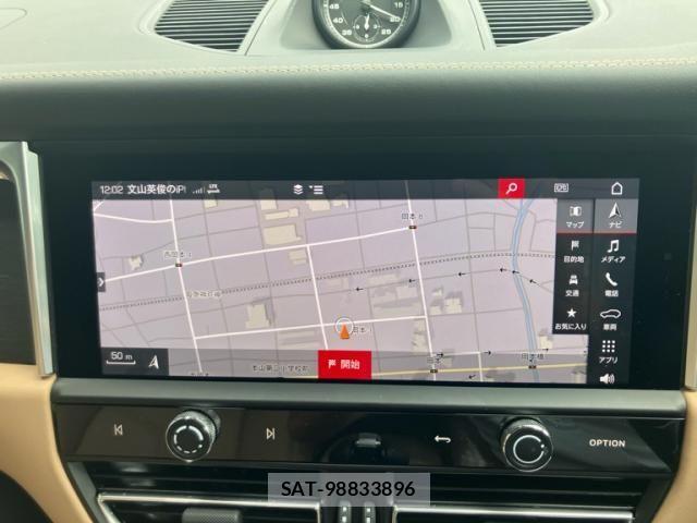 Porsche MACAN 2023-05 8414380-17