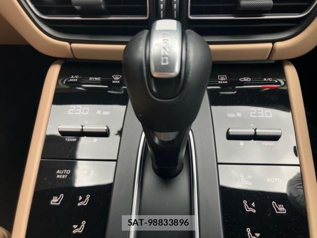 Porsche MACAN 2023-05 8414380-19