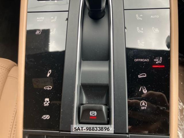 Porsche MACAN 2023-05 8414380-20