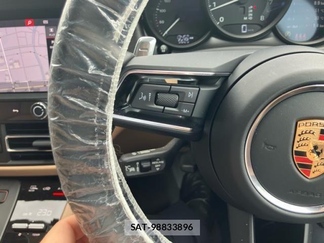 Porsche MACAN 2023-05 8414380-24