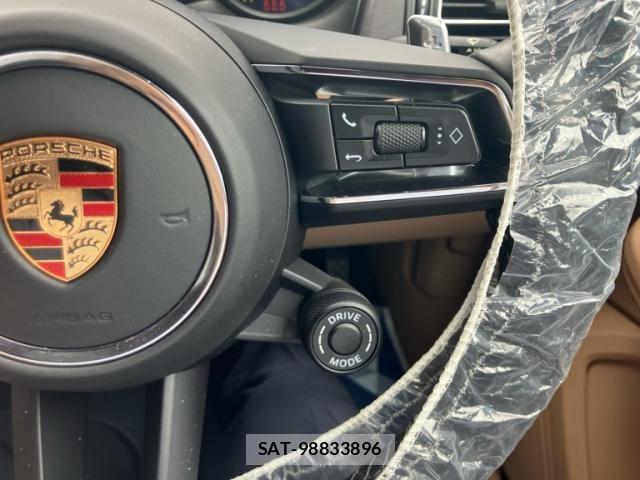 Porsche MACAN 2023-05 8414380-25