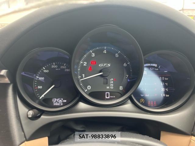 Porsche MACAN 2023-05 8414380-26