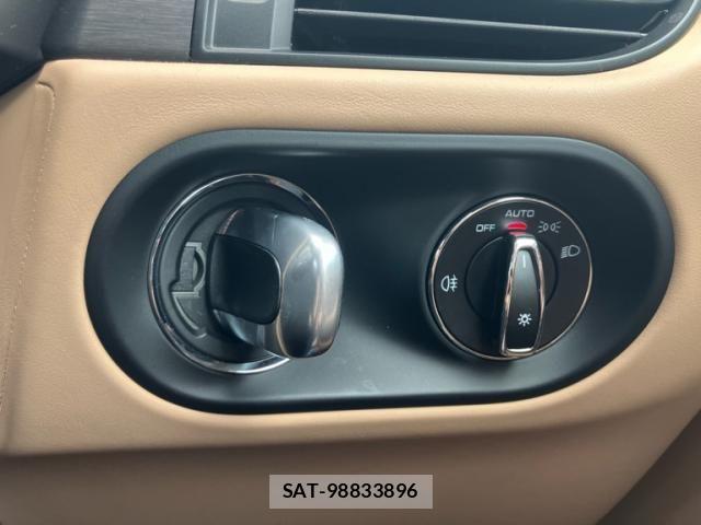Porsche MACAN 2023-05 8414380-27