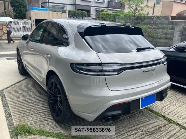 Porsche MACAN 2023-05 8414380-2