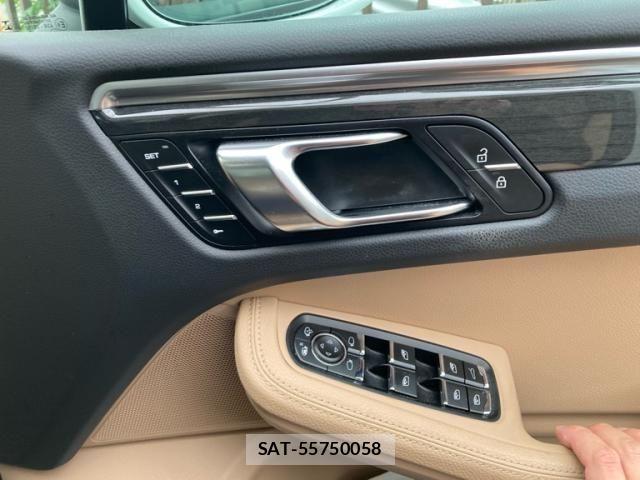 Porsche MACAN 2021-09 8414379-11