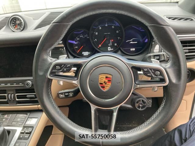 Porsche MACAN 2021-09 8414379-12