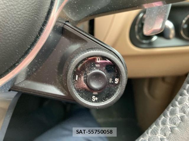 Porsche MACAN 2021-09 8414379-13