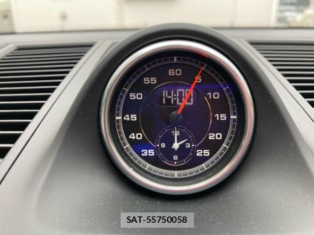 Porsche MACAN 2021-09 8414379-16
