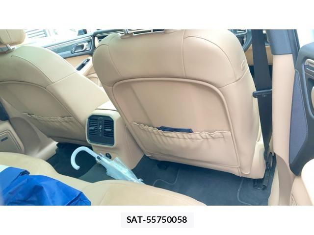 Porsche MACAN 2021-09 8414379-21