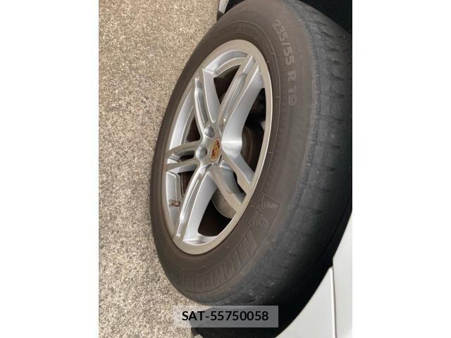 Porsche MACAN 2021-09 8414379-1