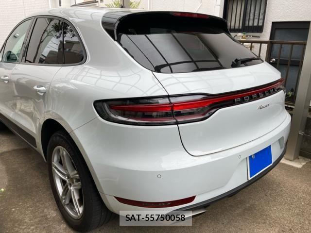 Porsche MACAN 2021-09 8414379-4