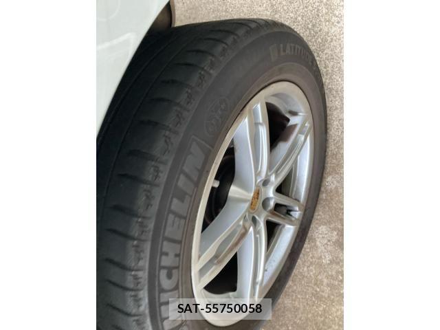 Porsche MACAN 2021-09 8414379-5