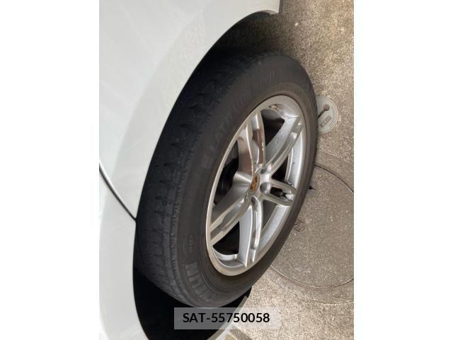 Porsche MACAN 2021-09 8414379-6