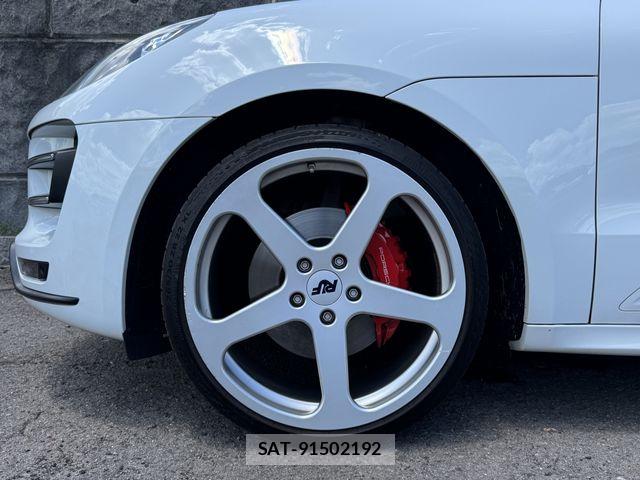 Porsche MACAN 2015-05 8414381-10