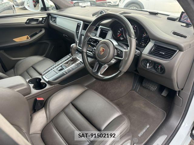 Porsche MACAN 2015-05 8414381-12