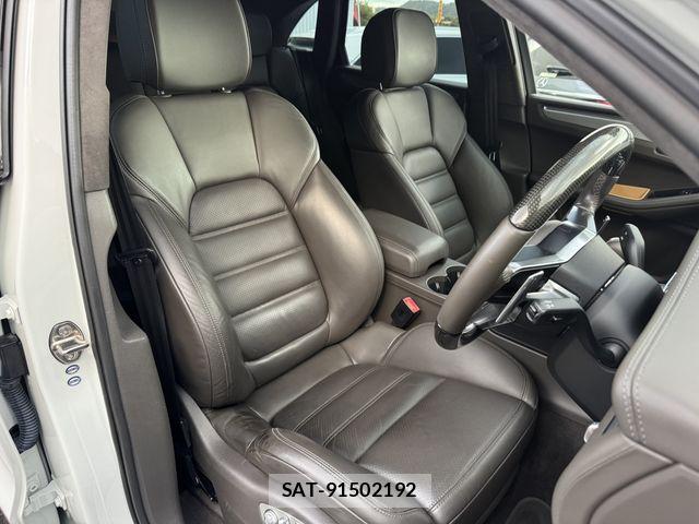 Porsche MACAN 2015-05 8414381-13