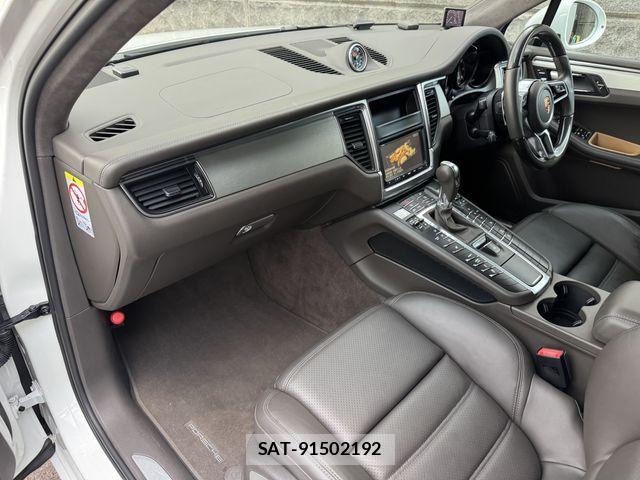 Porsche MACAN 2015-05 8414381-14