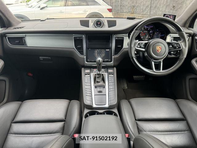 Porsche MACAN 2015-05 8414381-15