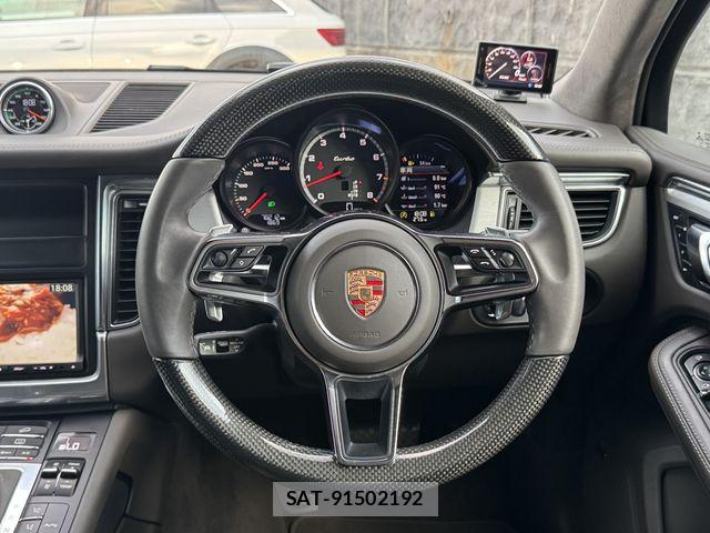 Porsche MACAN 2015-05 8414381-16