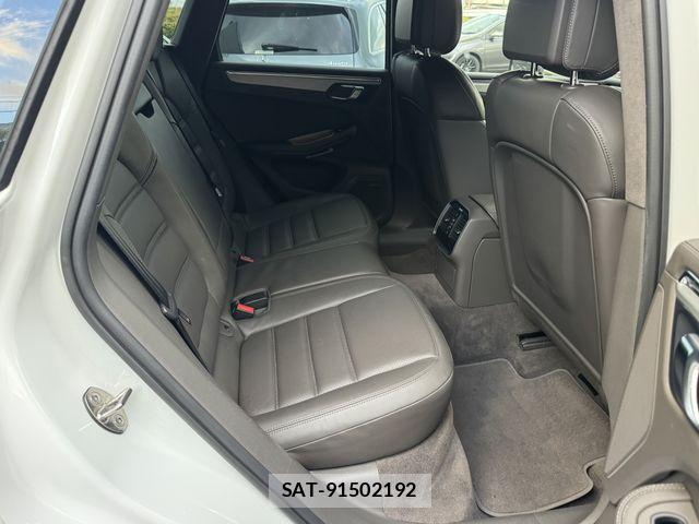 Porsche MACAN 2015-05 8414381-18