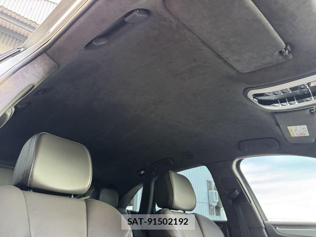 Porsche MACAN 2015-05 8414381-23