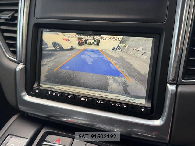 Porsche MACAN 2015-05 8414381-27