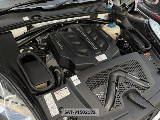 Porsche MACAN 2015-05 8414381-28