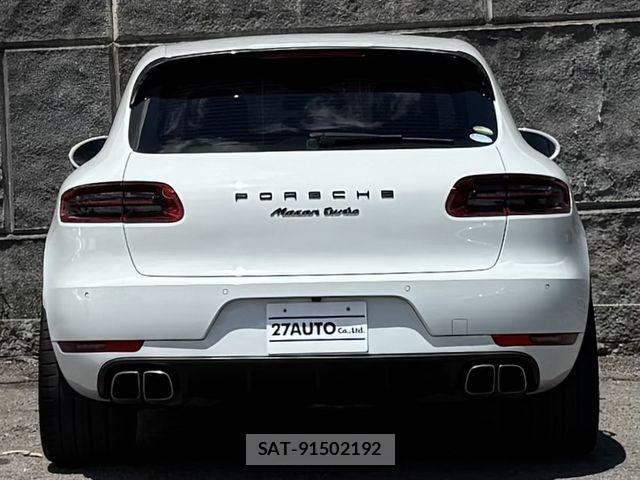 Porsche MACAN 2015-05 8414381-3