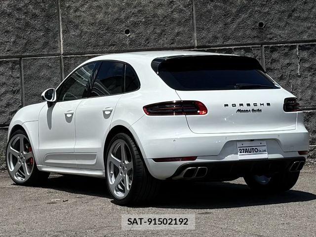 Porsche MACAN 2015-05 8414381-4