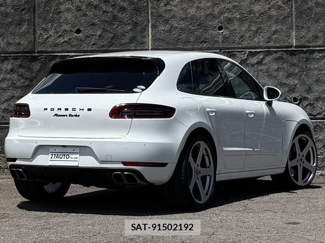 Porsche MACAN 2015-05 8414381-5
