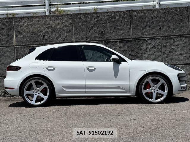 Porsche MACAN 2015-05 8414381-6