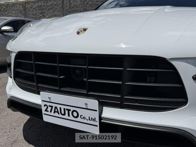 Porsche MACAN 2015-05 8414381-8