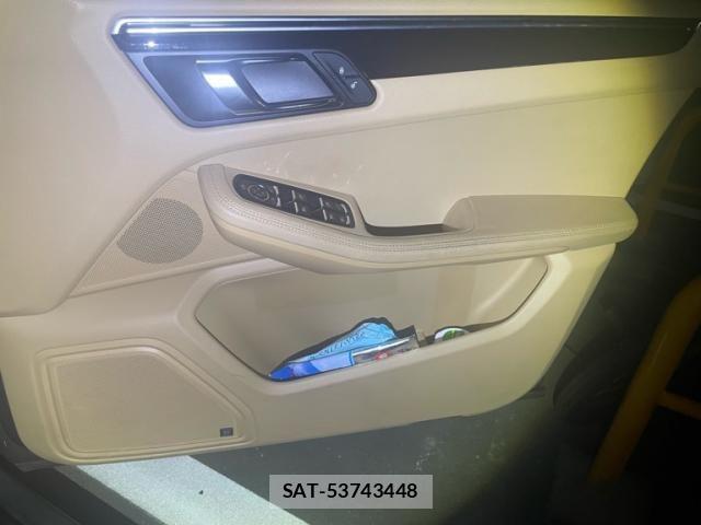 Porsche MACAN 2014-12 8438715-15