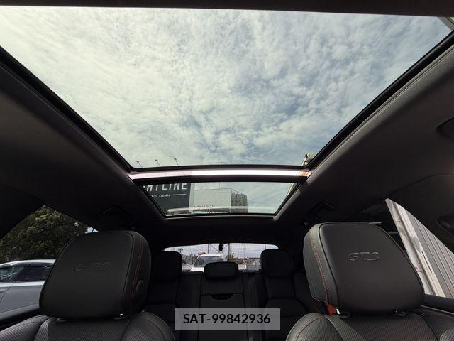 Porsche MACAN 2023-11 8458197-11