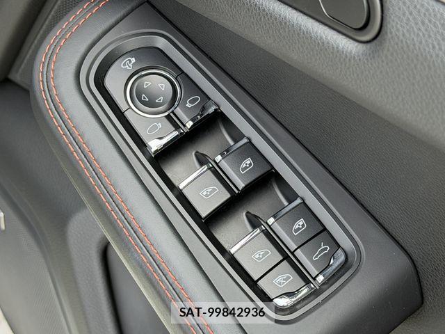Porsche MACAN 2023-11 8458197-19