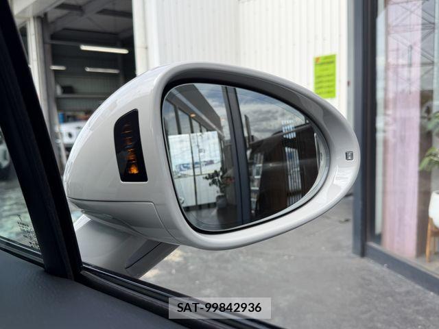 Porsche MACAN 2023-11 8458197-24