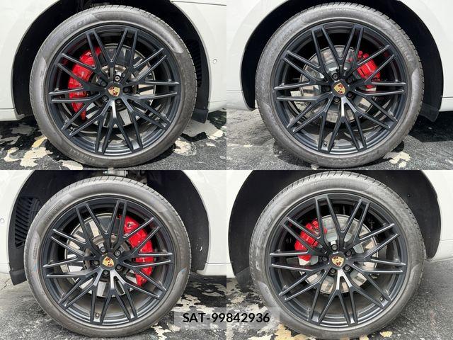 Porsche MACAN 2023-11 8458197-26