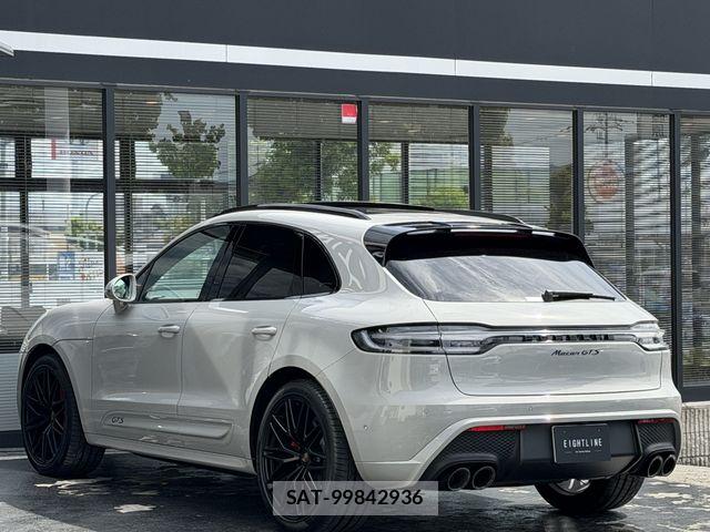Porsche MACAN 2023-11 8458197-5