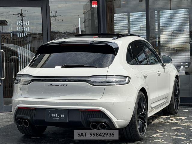 Porsche MACAN 2023-11 8458197-7