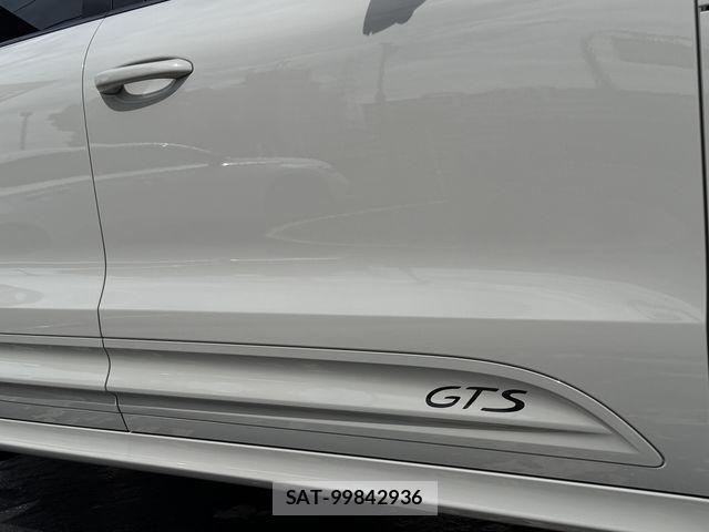 Porsche MACAN 2023-11 8458197-8
