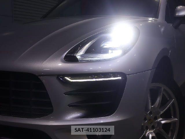 Porsche MACAN 2016-09 8563182-9