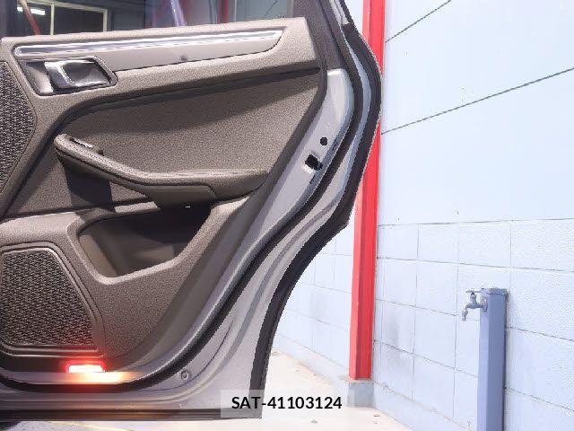 Porsche MACAN 2016-09 8563182-23