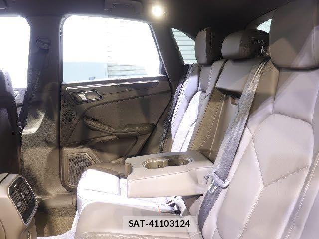 Porsche MACAN 2016-09 8563182-28
