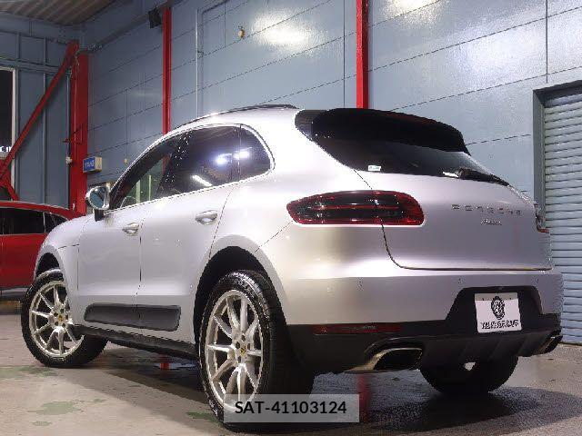Porsche MACAN 2016-09 8563182-2