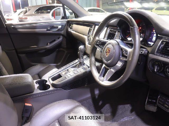 Porsche MACAN 2016-09 8563182-3
