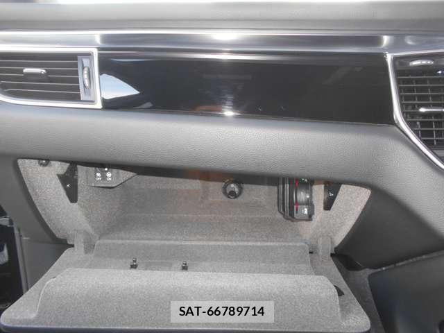 Porsche MACAN 2018-09 8563183-14