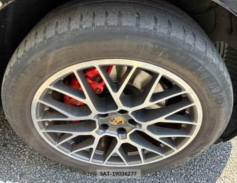 Porsche MACAN 2015-05 8558534-9