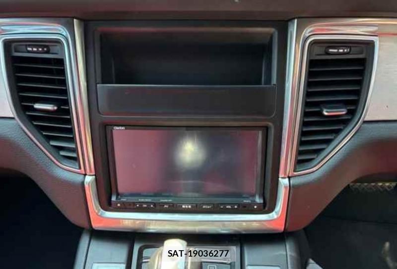 Porsche MACAN 2015-05 8558534-7