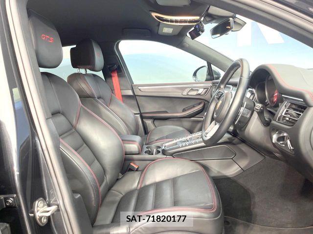 Porsche MACAN 2020-09 8628371-9